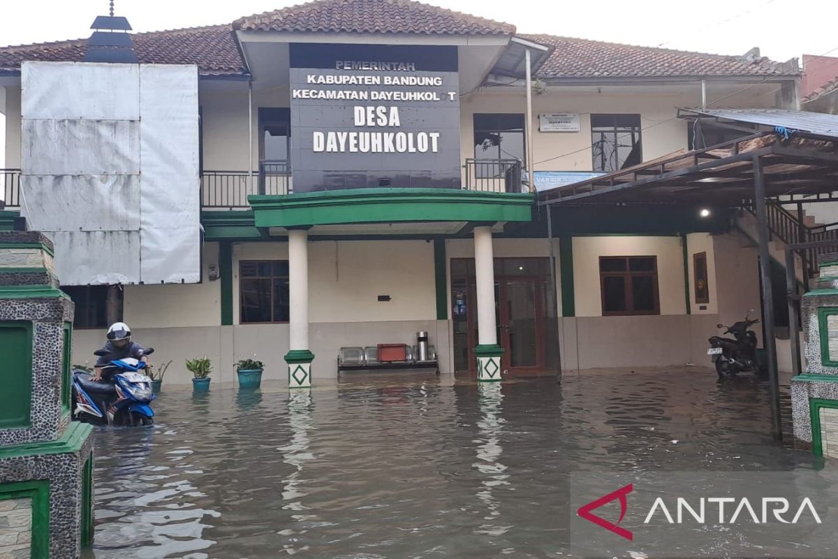Banjir masih merendam Dayeuhkolot dengan 19.408 jiwa terdampak
