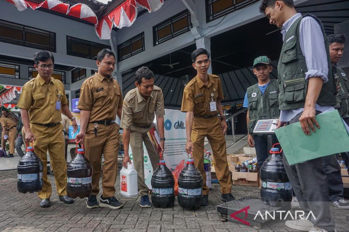 Kurangi emisi karbon, Pemkab Batang olah minyak jelantah ASN jadi sumber energi bersih