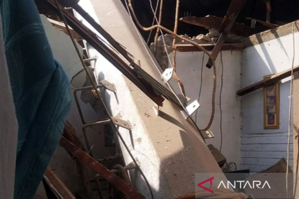 Menara provider roboh di Kembangan, polisi tunggu hasil Puslabfor