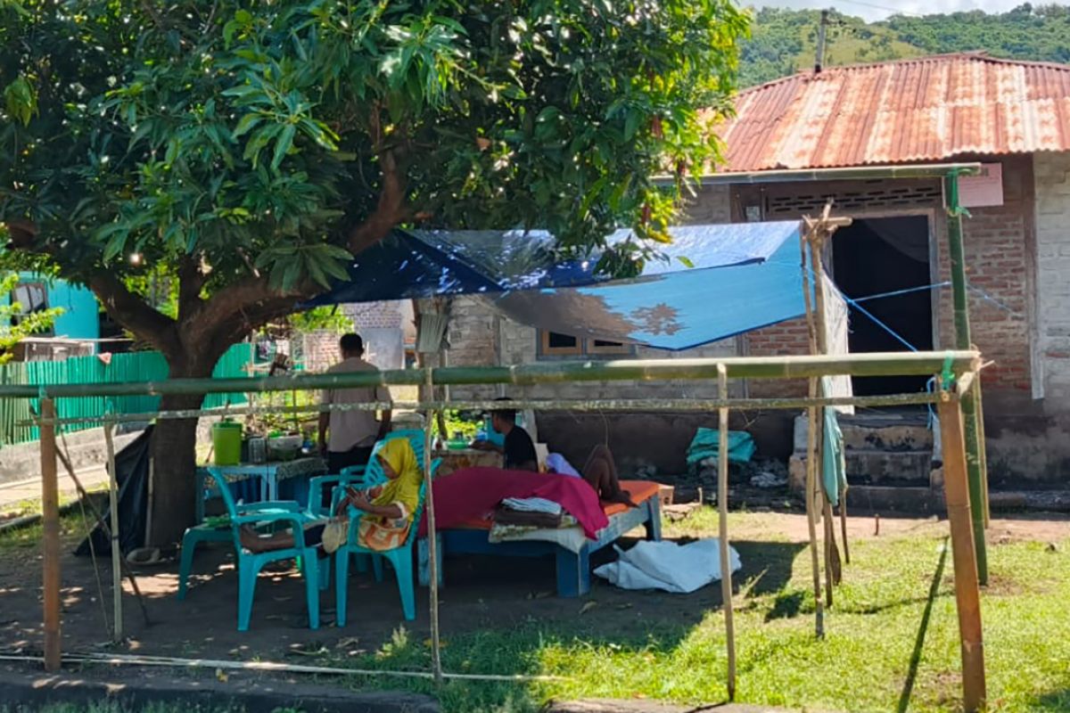 BPBD: Warga korban gempa Adonara masih memilih tidur di luar rumah