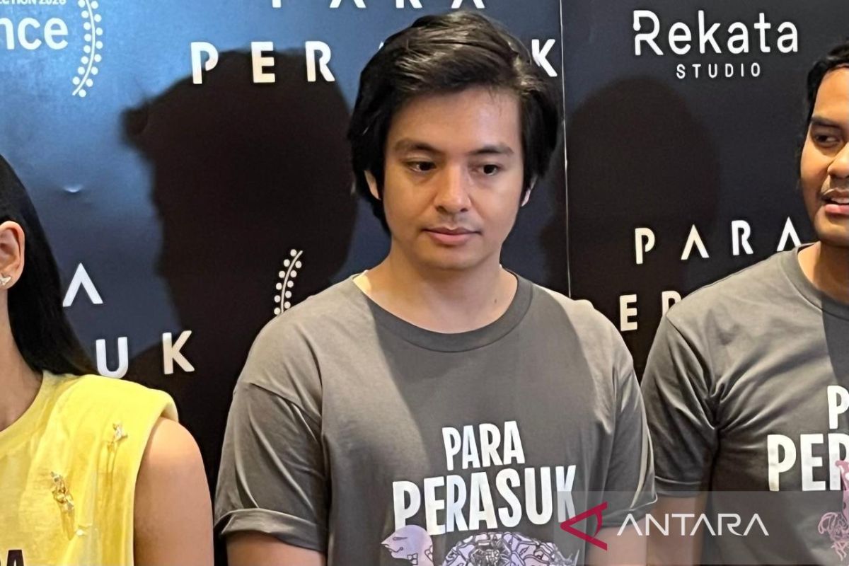 Angga Yunanda merayap di tanah jadi tantangan di film Para Perasuk