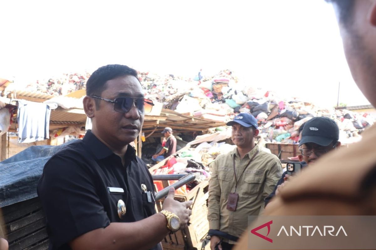 Resahkan warga, Pemkab Bekasi tutup TPS ilegal Sriamur Tambun Utara