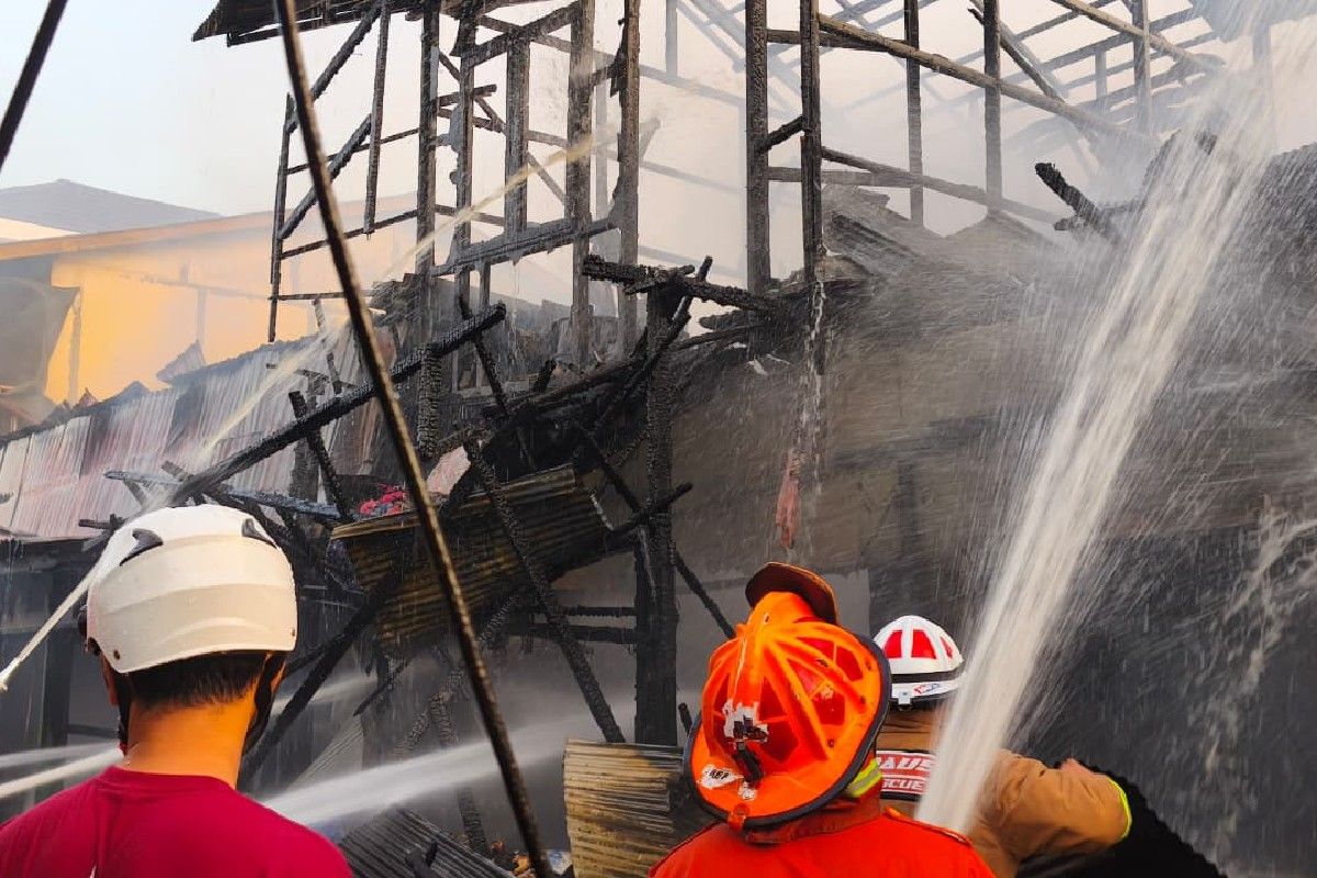 Kebakaran hanguskan kios di Kompleks Pasar Blok R Kapuas