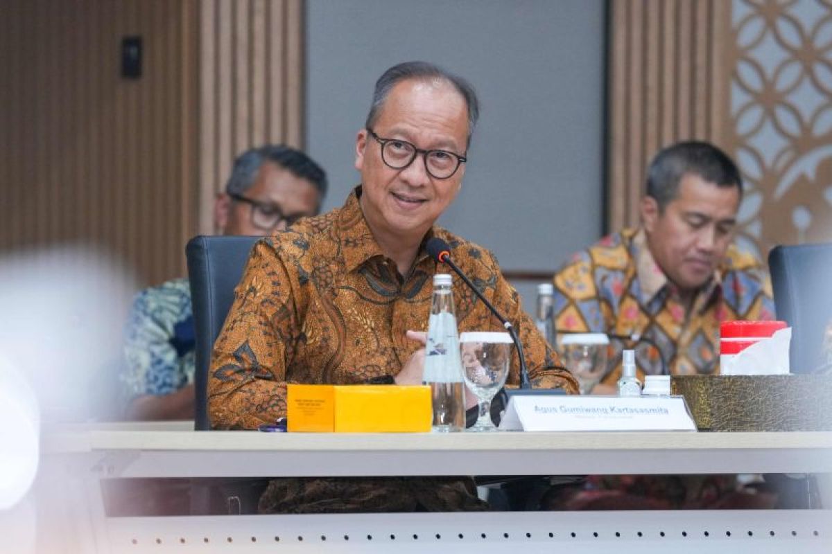 Menperin tekankan industri beri jaminan ketersediaan stok plastik