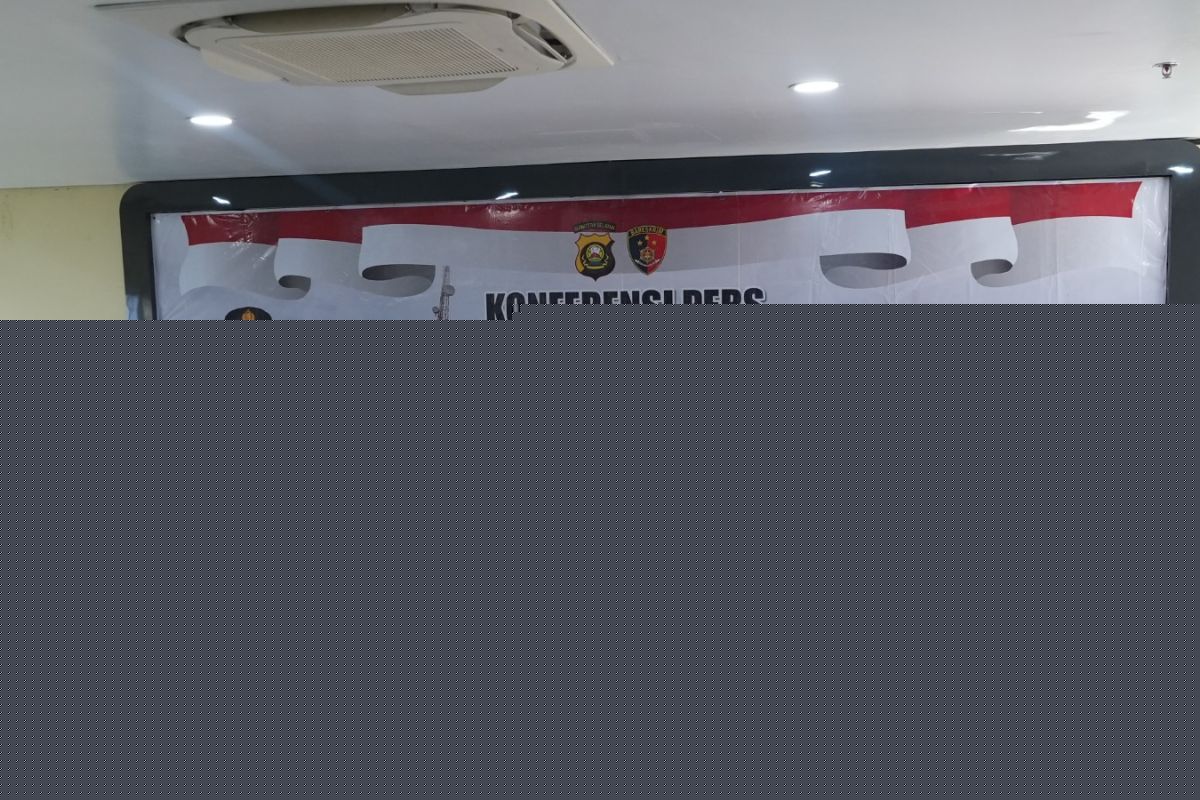 Polda Sumsel Bongkar Industri Miras Oplosan di Banyuasin, 20 ribu botol disita