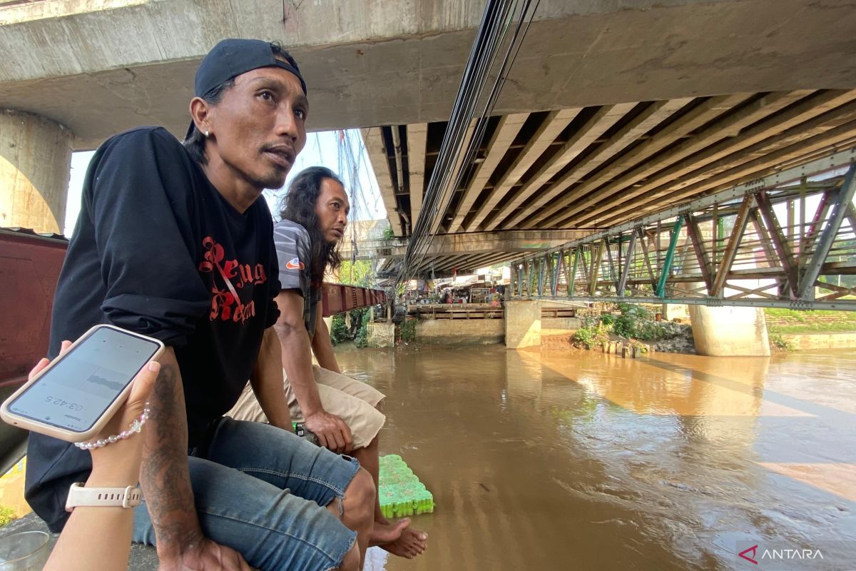 Berapa pendapatan nelayan ikan sapu-sapu di Ciliwung?