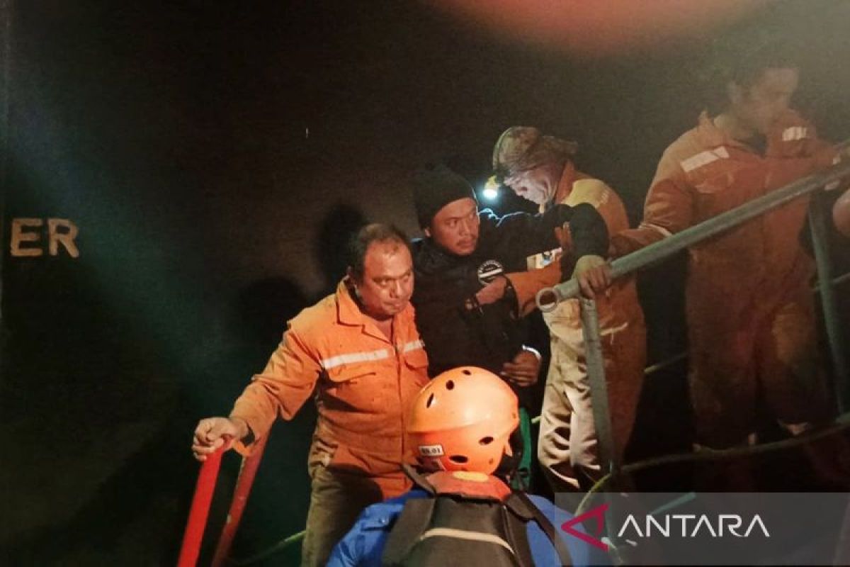 Basarnas evakuasi ABK Filipina gangguan kesehatan di Perairan Benoa