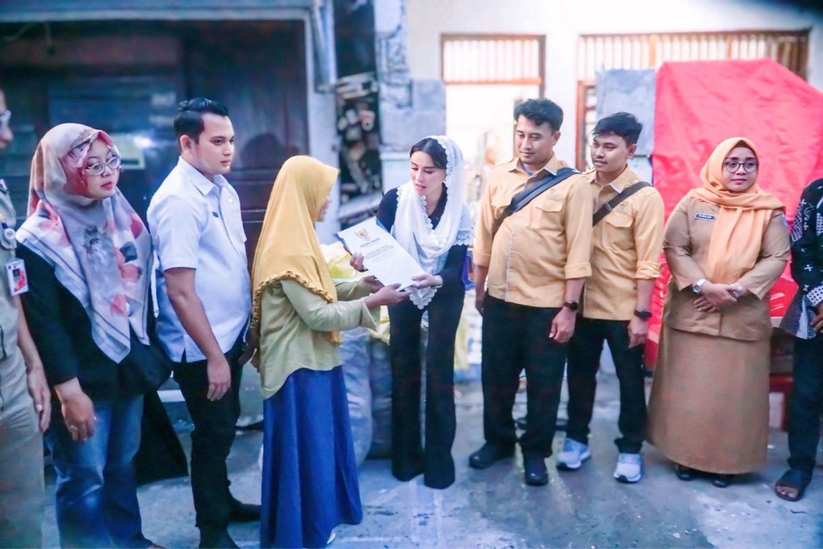 Legislator-Bazis salurkan bantuan bagi korban kebakaran di Jakut