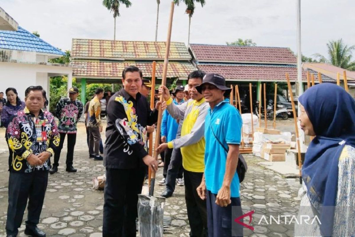 Pemkab Pulang Pisau salurkan peralatan perkuat kesiapsiagaan kebakaran lahan