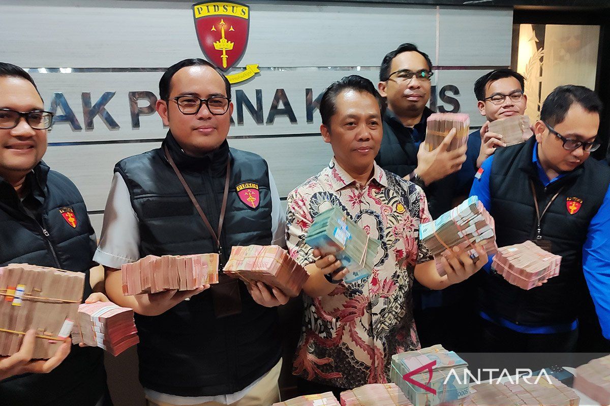 Kejati tetapkan kadis ESDM Jatim tersangka kasus pungli