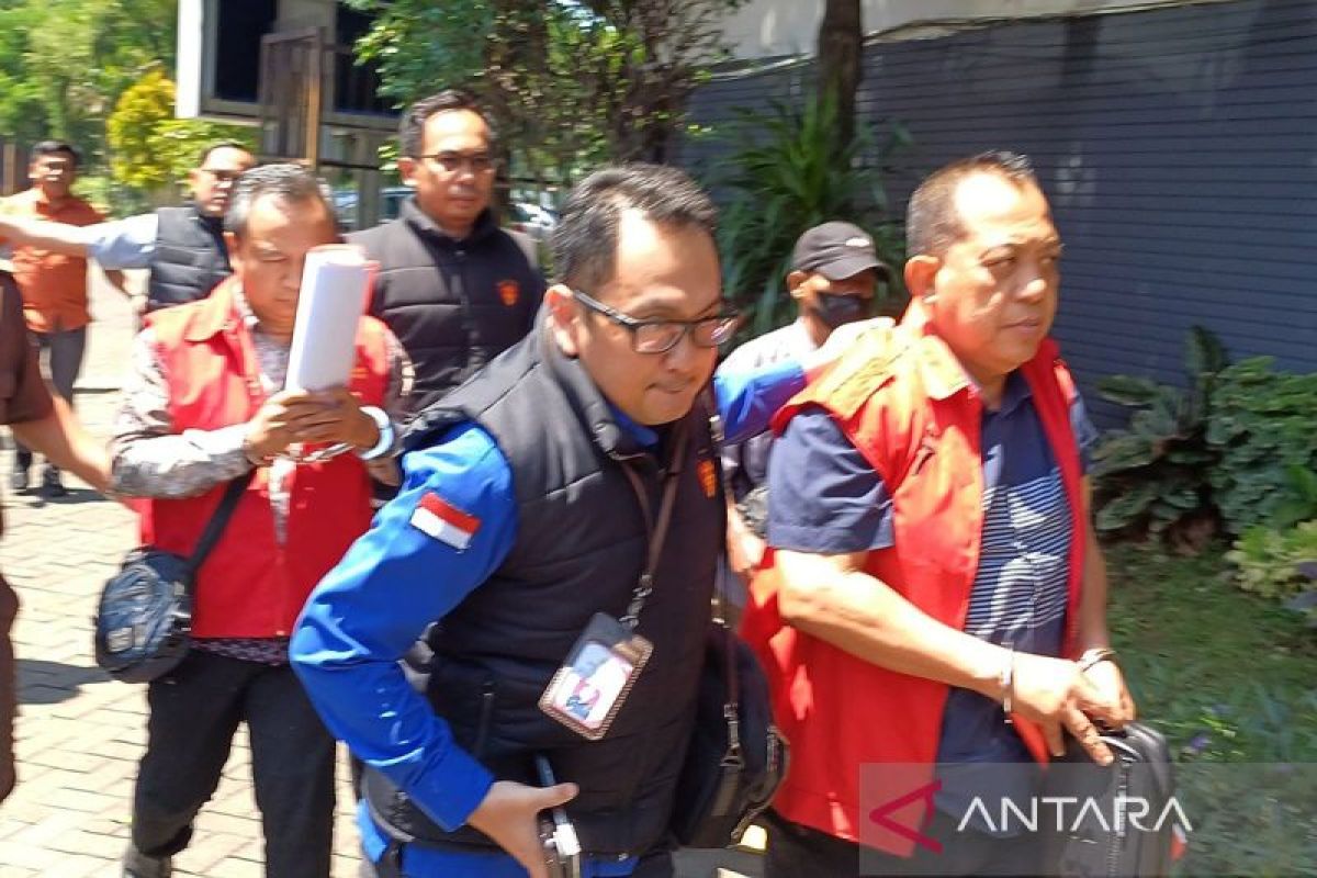 Kejati Jatim sita Rp2,36 miliar dalam kasus dugaan pungli izin tambang