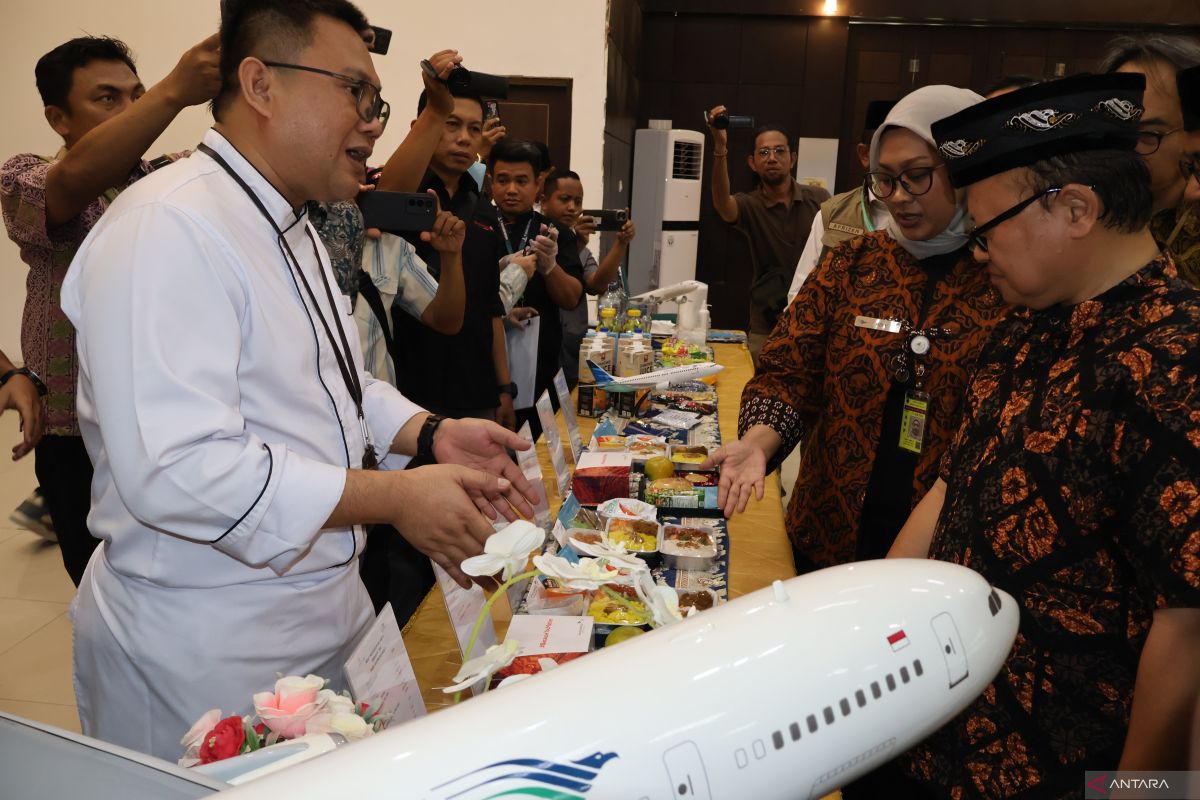 Garuda Indonesia siapkan menu khas Minangkabau untuk calon haji Sumbar