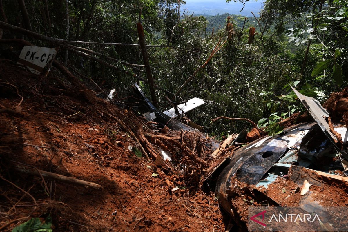 Helikopter jatuh di Sekadau tewaskan delapan orang