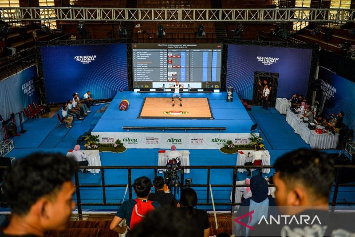 Kejuaraan Nasional Angkat Besi di Bandung