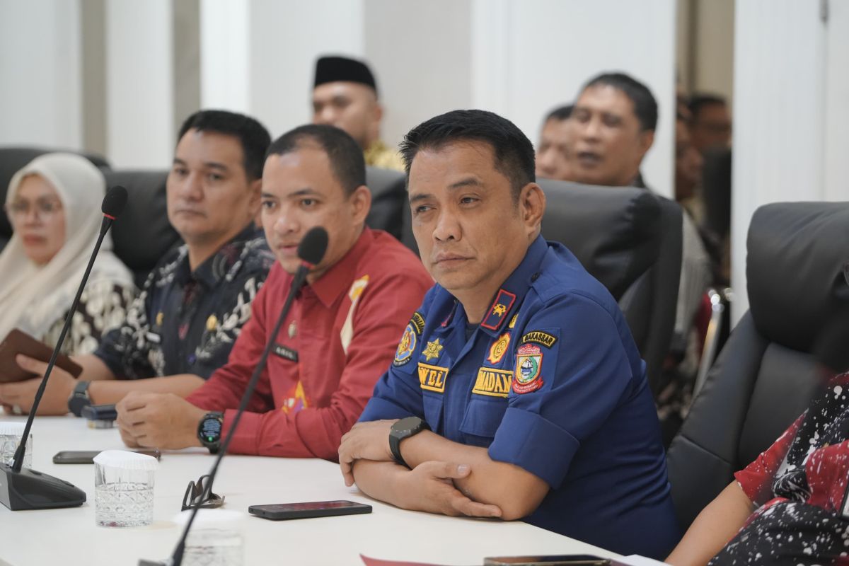 Kemarau ekstrem, Disdamkarmat Makassar kerahkan 60 armada distribusi air bersih