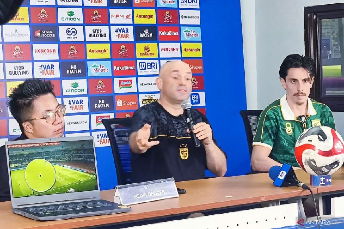 Pelatih Persebaya pertanyakan keputusan wasit saat lawan Madura United