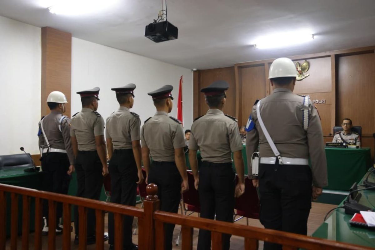Polda Kepri PTDH empat personel terkait kasus penganiayaan Bripda NS