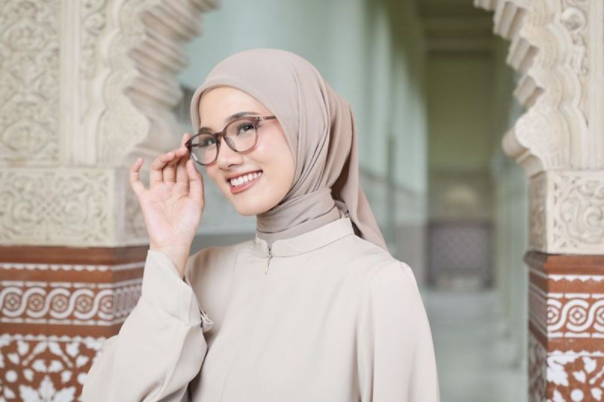 Optik Tunggal Hadirkan Solusi Kacamata untuk Hijab dalam Aktivitas Sehari-hari