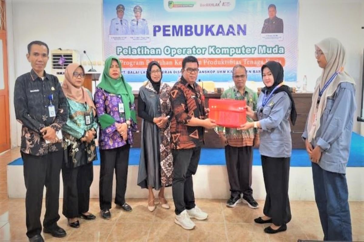 Disnakertranskop UKM Barito utara tingkatkan daya saing tenaga kerja