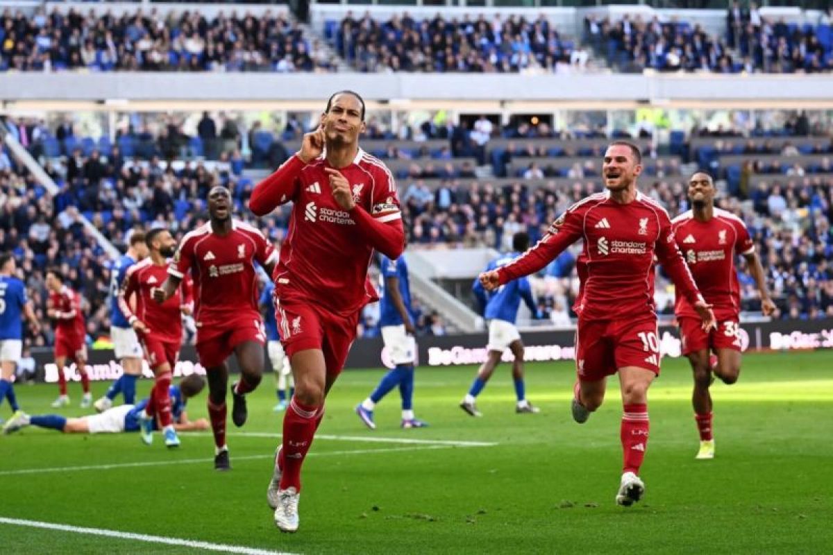 Gol Virgil van Dijk bawa Liverpool menang dramatis 2-1 atas Everton