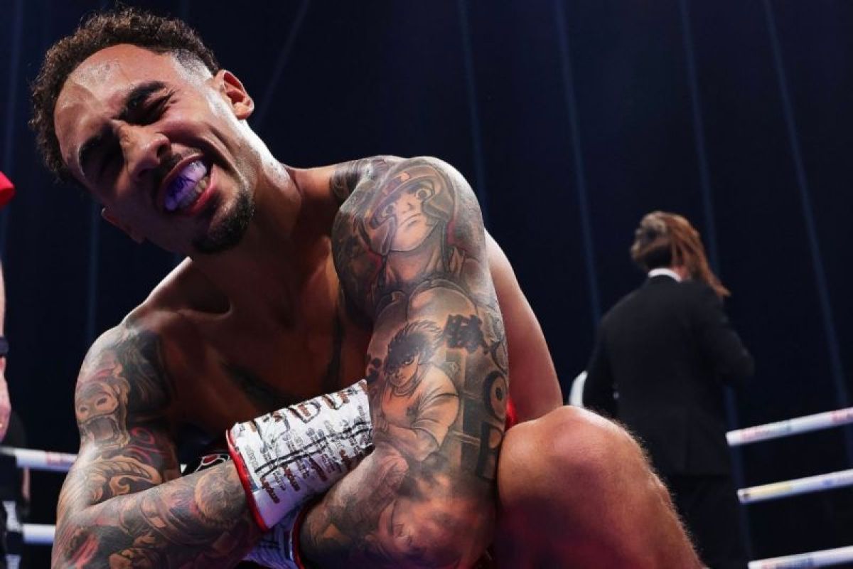 Peraih medali Olimpiade Ben Whittaker KO Suarez di ronde pertama