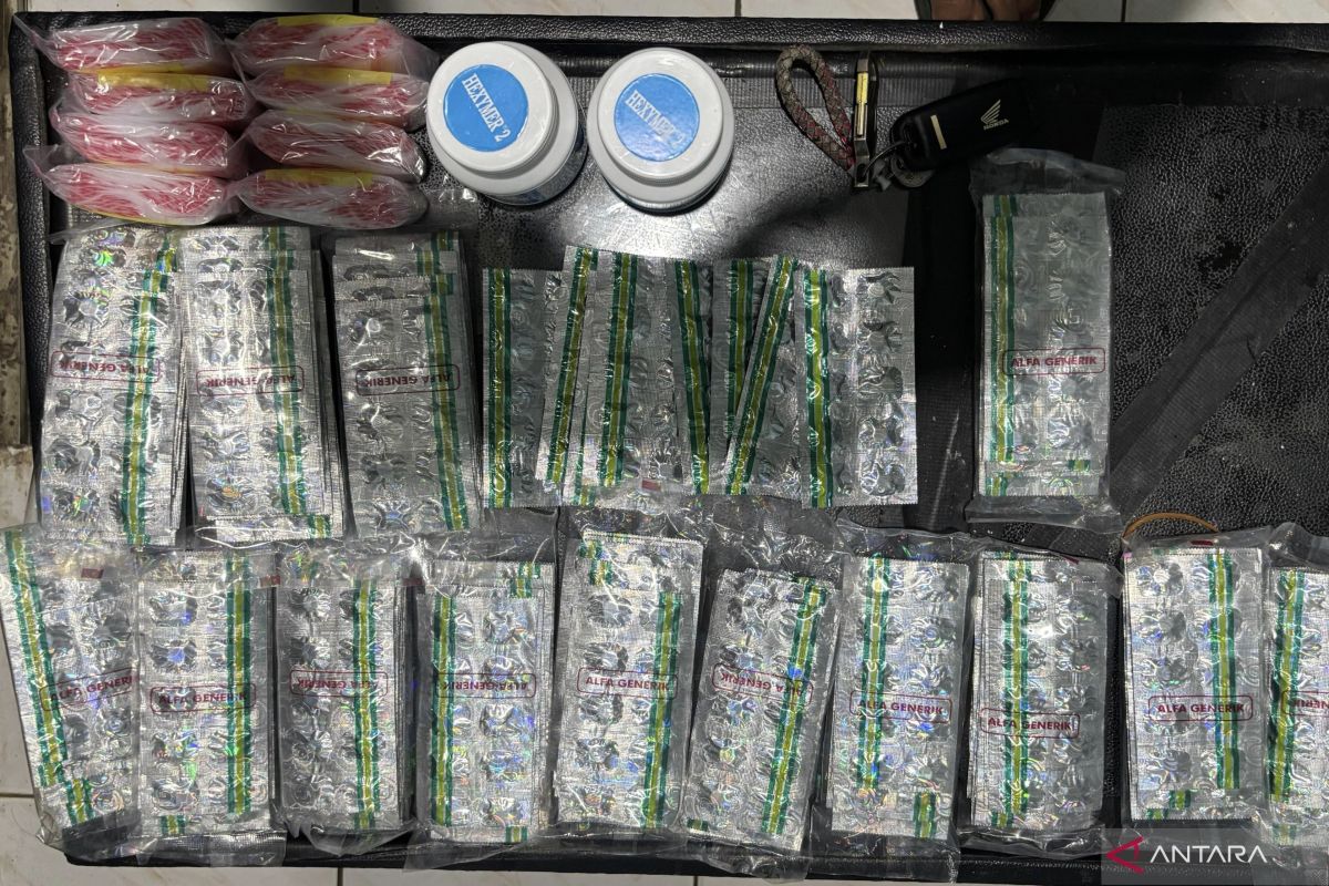 Polisi tangkap pengedar ribuan butir obat keras ilegal di Bekasi