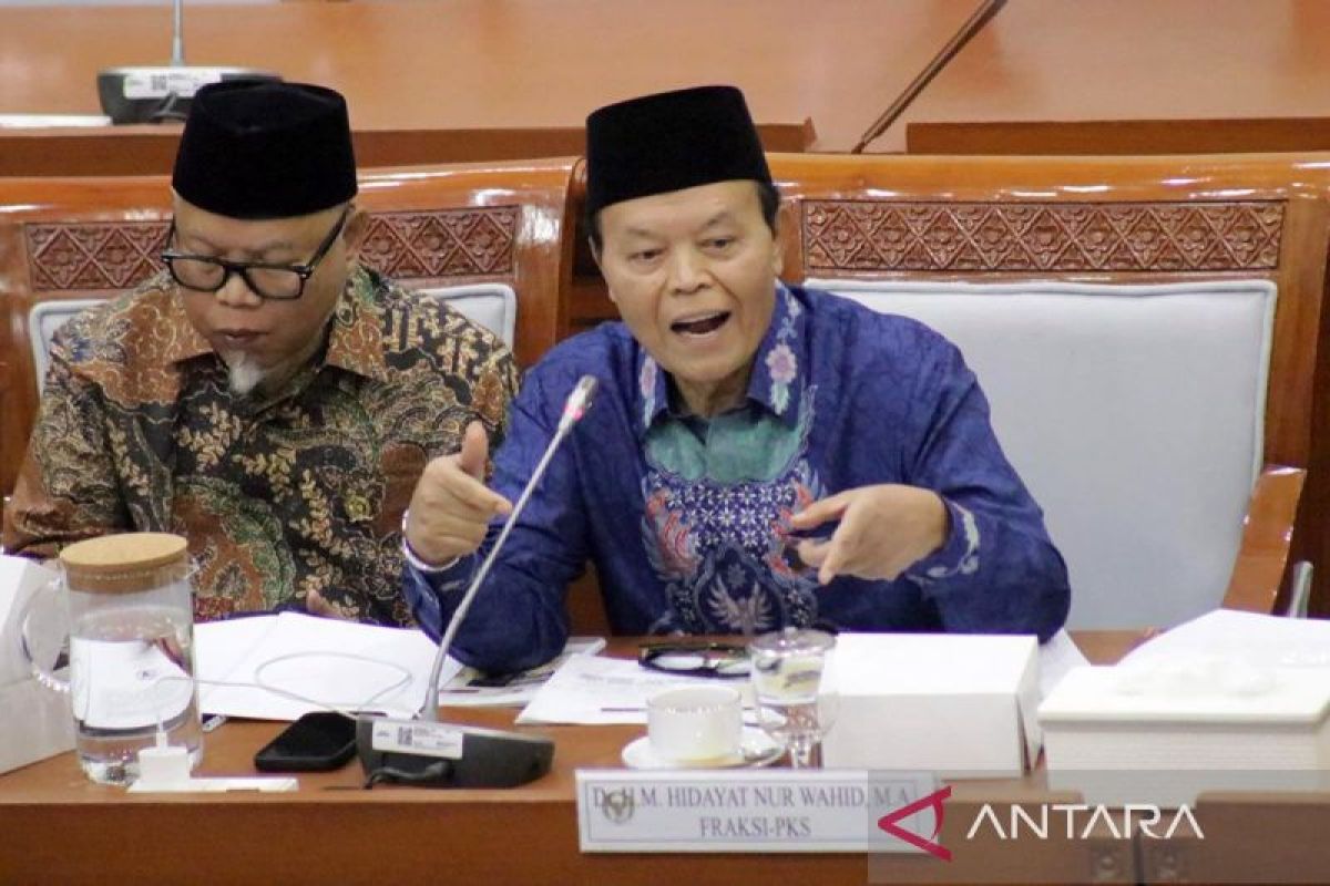 Hidayat Nur Wahid dorong penguatan literasi keuangan haji
