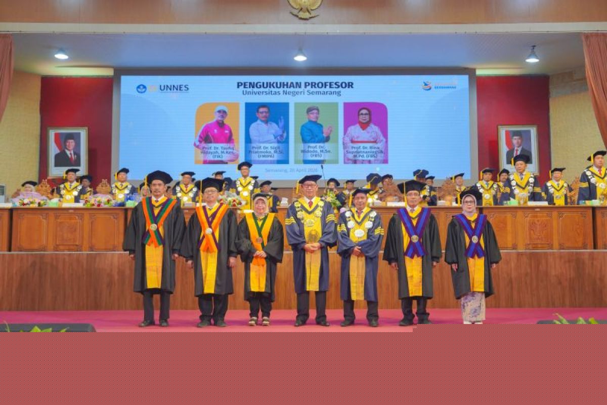 Unnes mengukuhkan empat guru besar baru