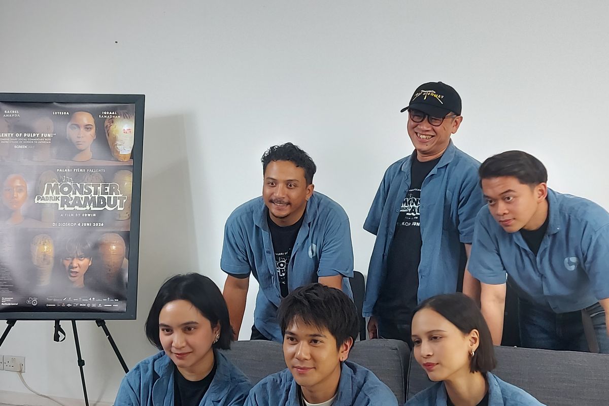 Sal Priadi rancang lagu baru saat syuting "Monster Pabrik Rambut"