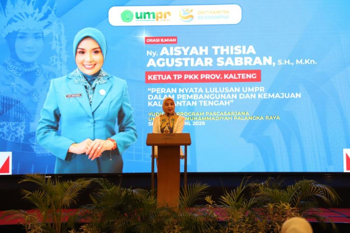 Ibu Gubernur Kalteng sebagai Orator Ilmiah yudisium Pascasarjana UMPR