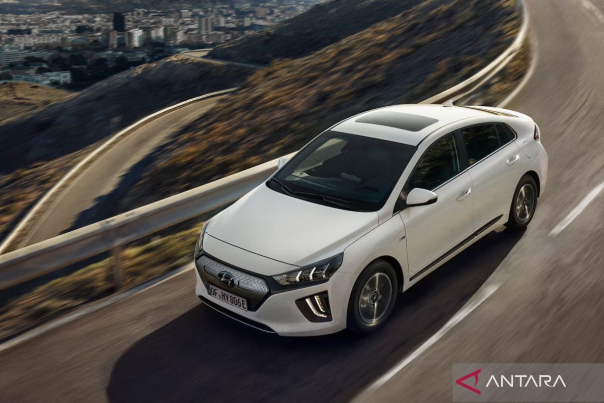 Hyundai recall hampir 5.000 mobil listrik Kona dan Ioniq