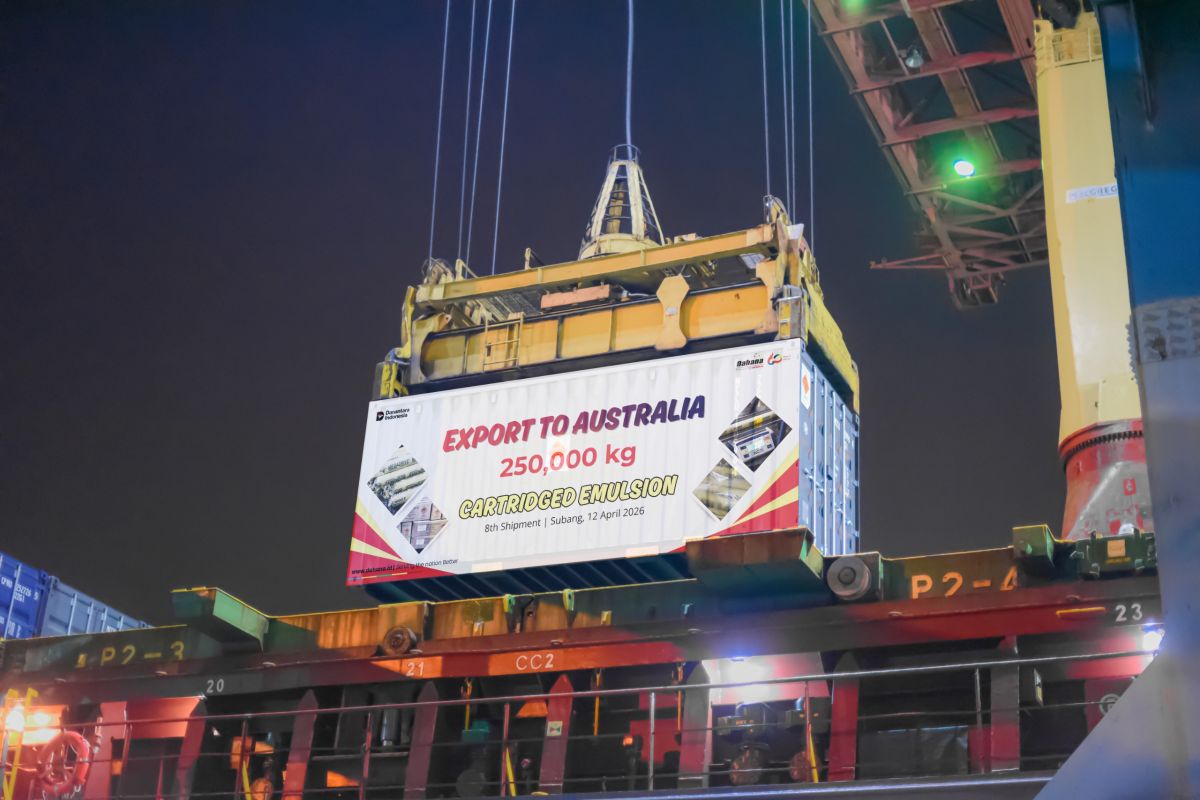 PT Dahana Lepas Ekspor Perdana 18.000 Ton Amonium Nitrat ke Australia