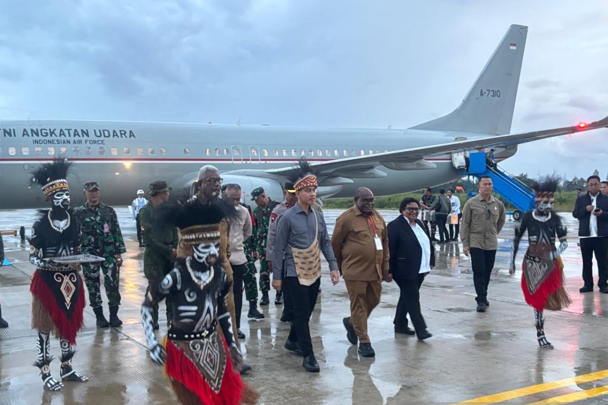 Gibran soroti penerangan minim saat tinjau Sentra Pendidikan Mimika