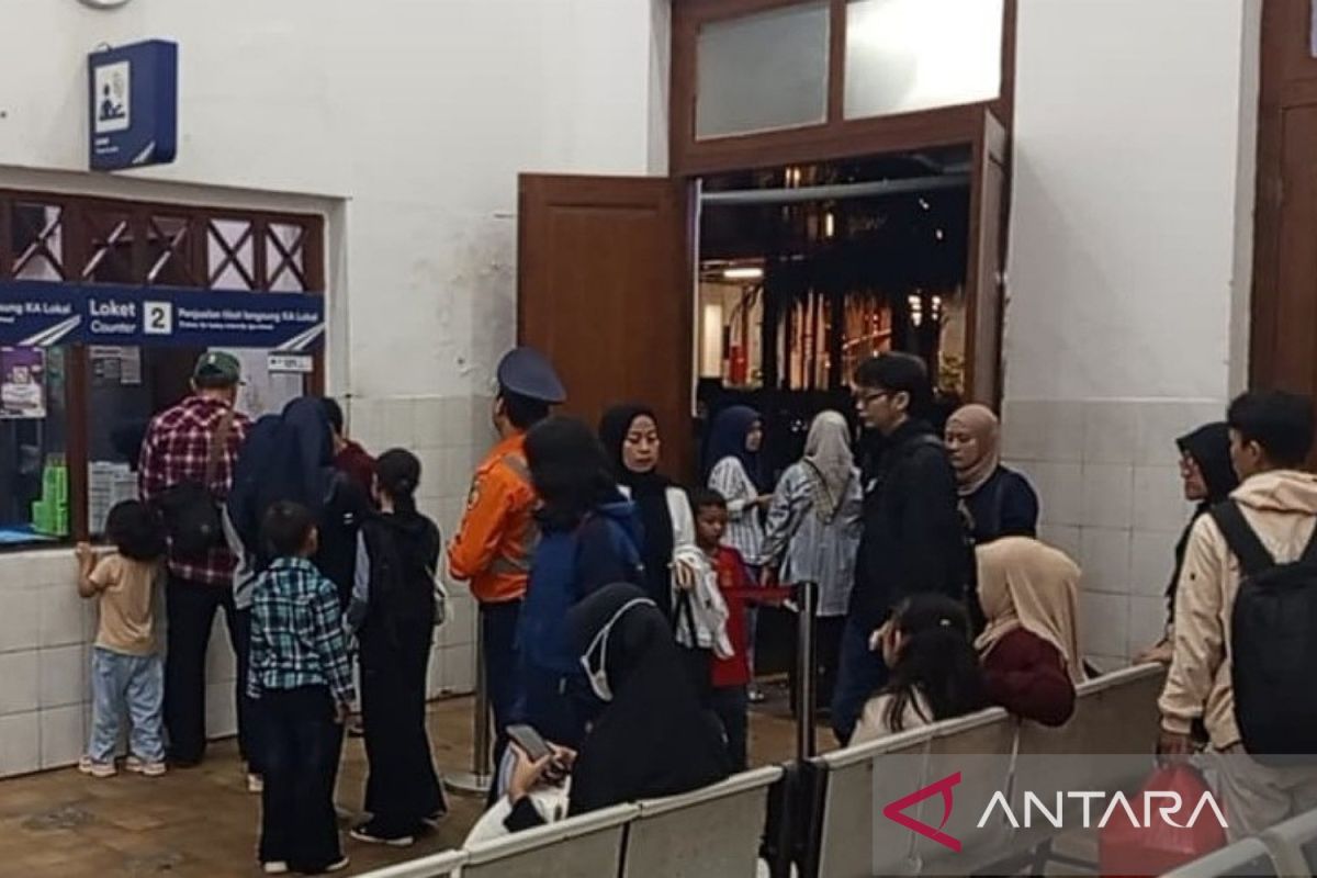 PT KAI hentikan sementara perjalanan KA Siliwangi karena ada gogosan