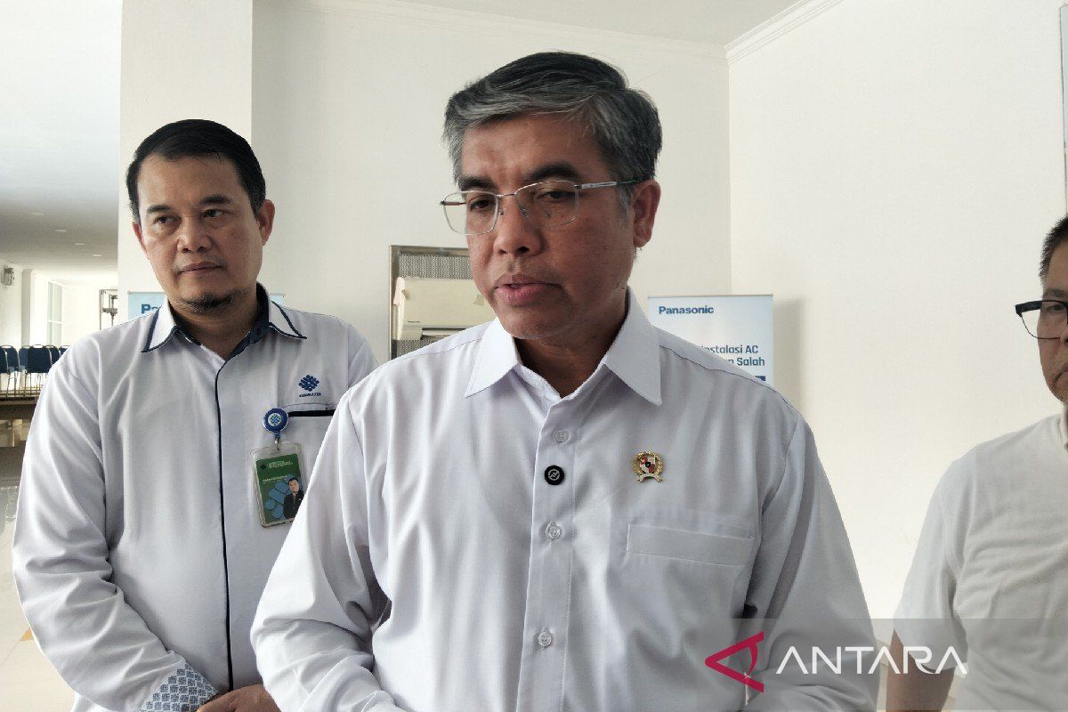 Menaker minta perusahaan tak tahan ijazah para pekerja