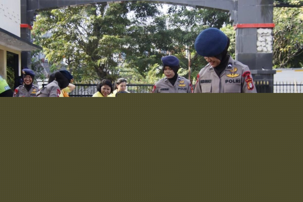 Brimob Polda Metro edukasi tugas kepolisian kepada anak-anak