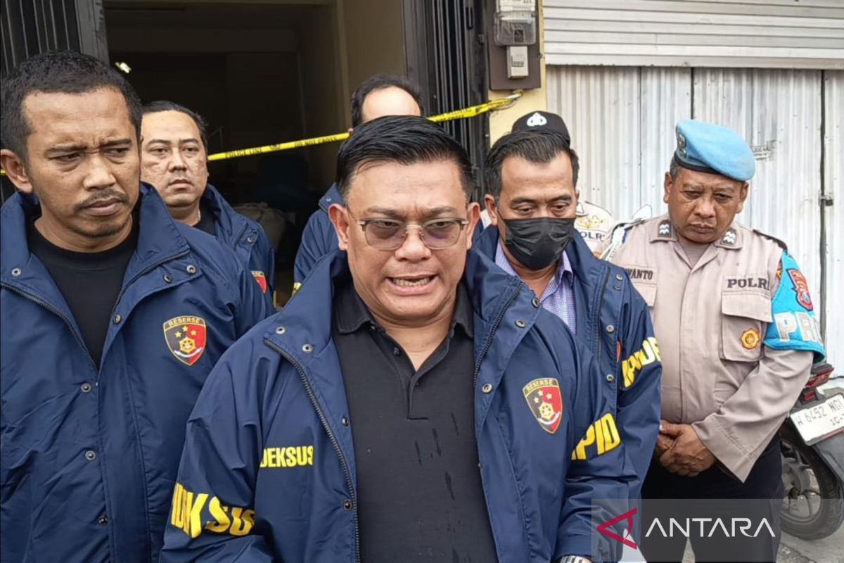 Polisi Sita Truk dalam Penyelidikan Impor Ponsel Ilegal di Indonesia