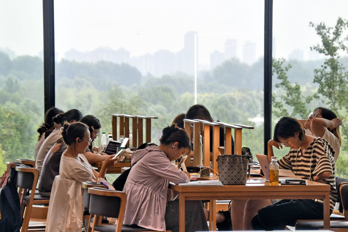 Survei: Tingkat membaca di China naik