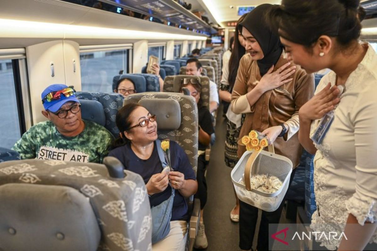 Kemeriahan peringatan Hari Kartini yang dilakukan warga masyarakat