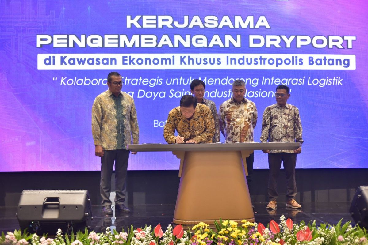 KEK Batang gandeng KAI-Pelindo bangun pelabuhan darat berbasis rel