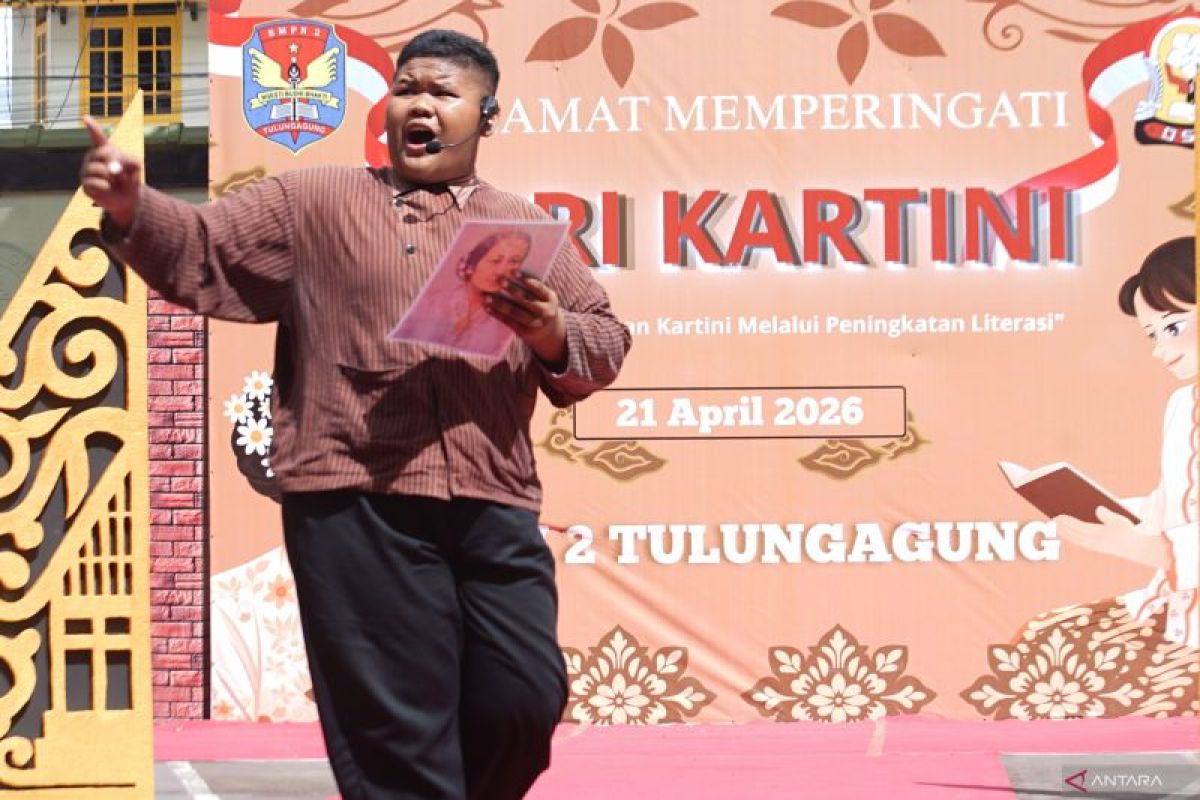 Pentas seni pelajar peringati Hari Kartini di Tulungagung