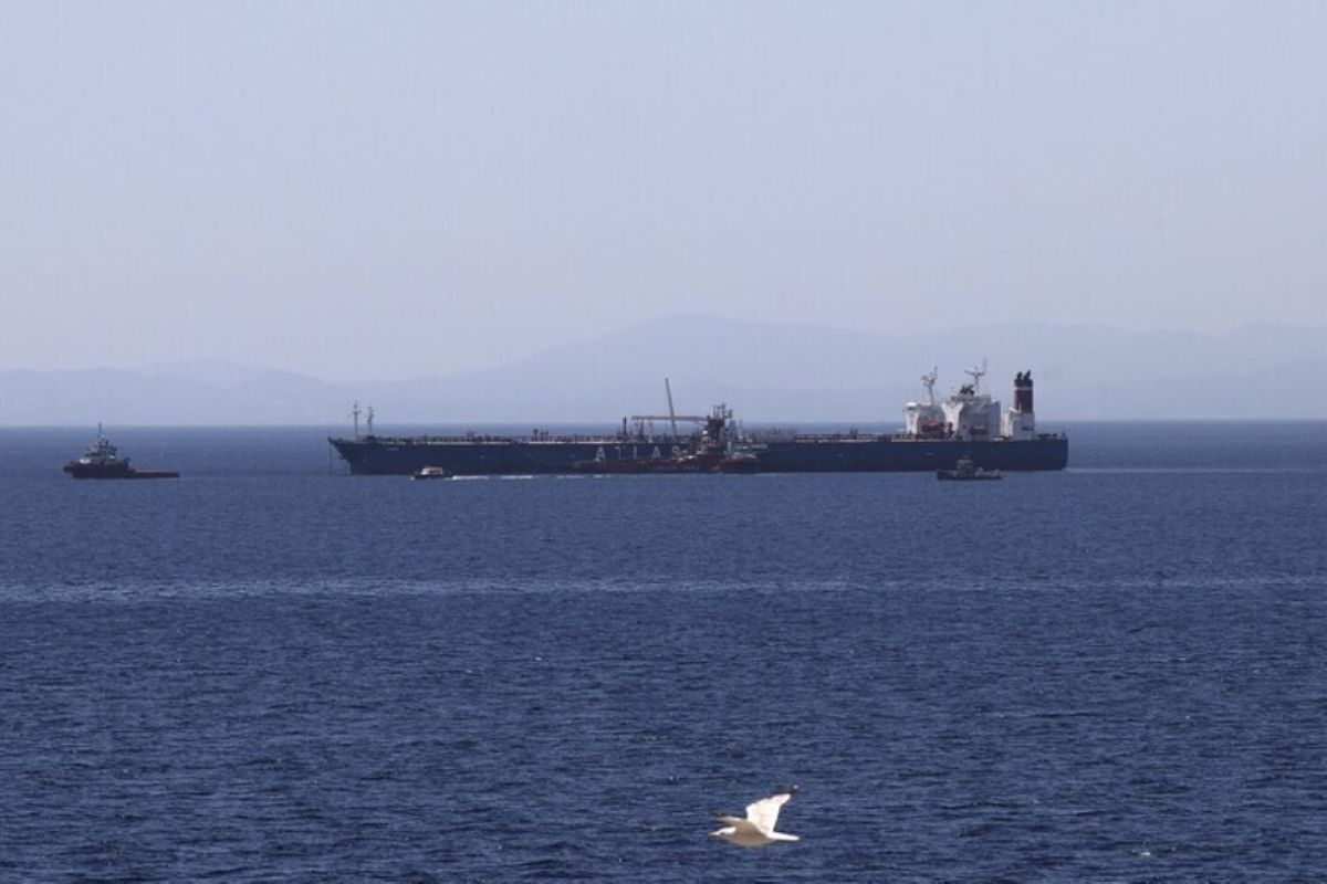 Teheran: Tanker minyak masuk perairan Iran meski diancam militer AS