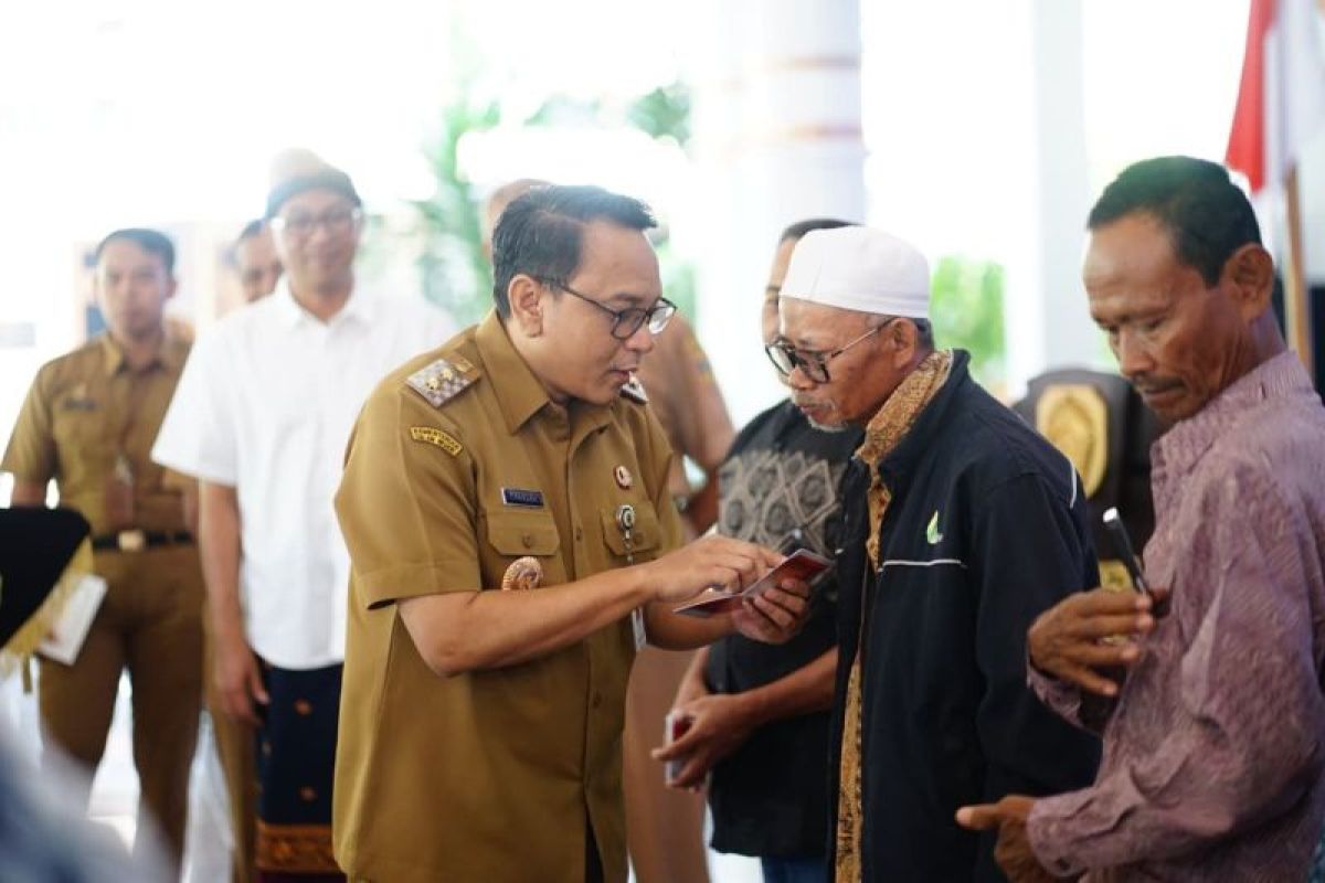 Pemkab Pati serahkan bantuan stimulan puso tahap II senilai Rp15 miliar