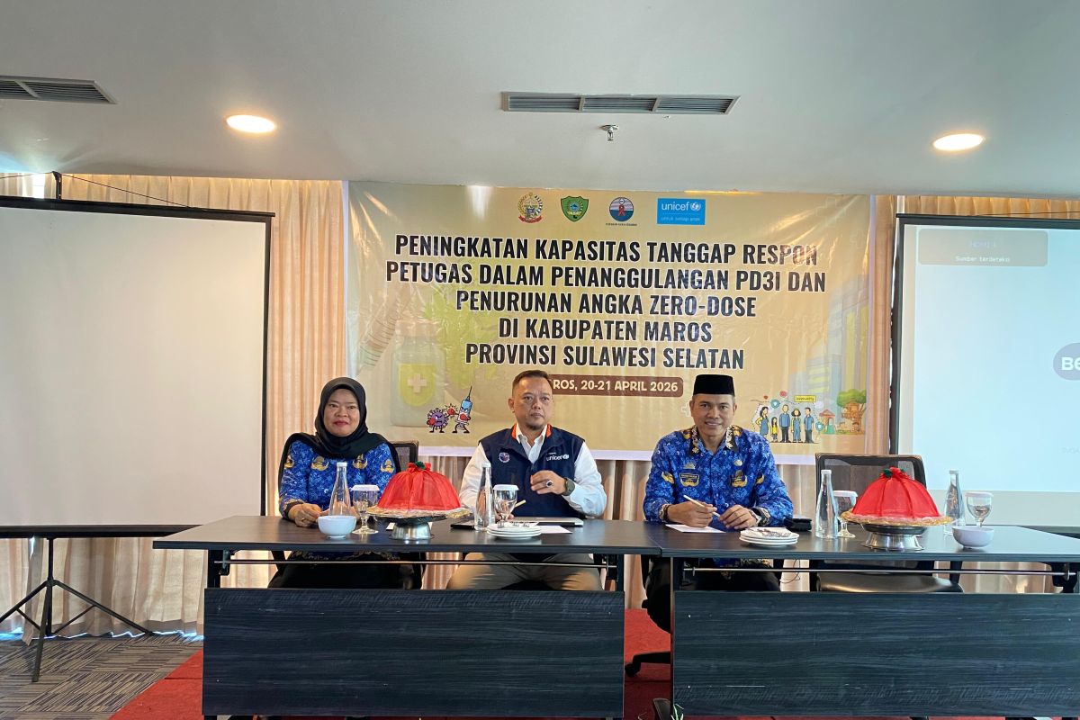 Puluhan nakes di Maros dilatih respons cepat KLB campak