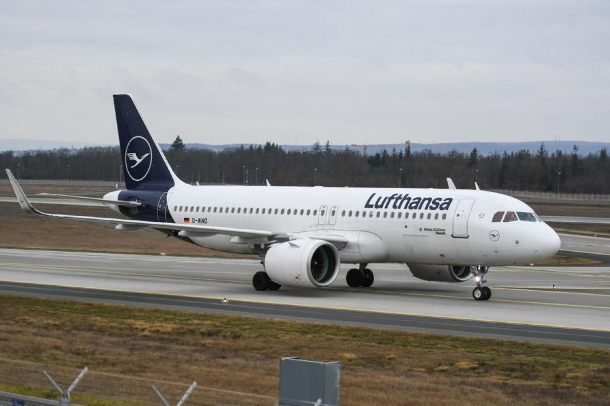 Harga avtur melonjak, Lufthansa akan batalkan 20.000 penerbangan