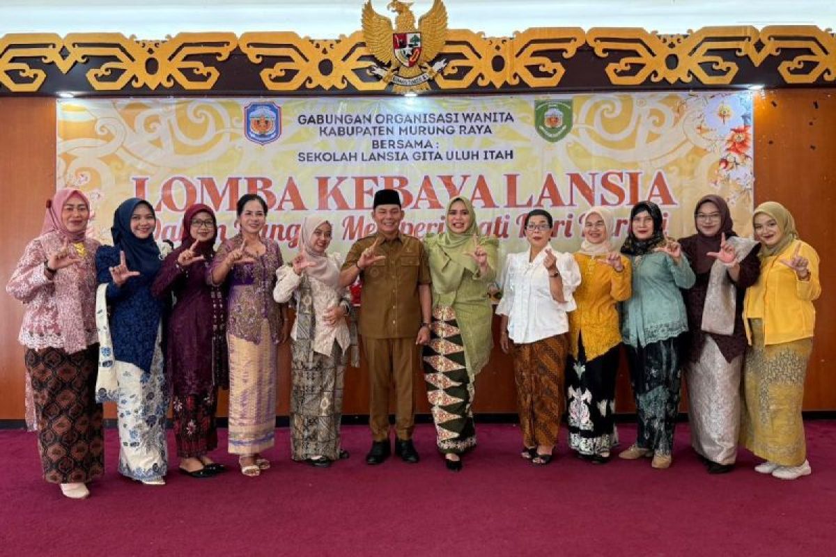Meriahkan Hari Kartini, lansia di Murung Raya adu keren pakai kebaya