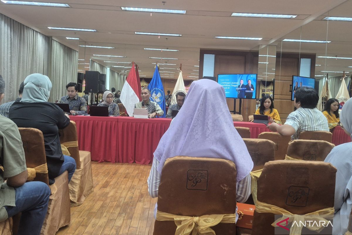 LLDikti Kemdiktisaintek perkuat mutu pendidikan tinggi