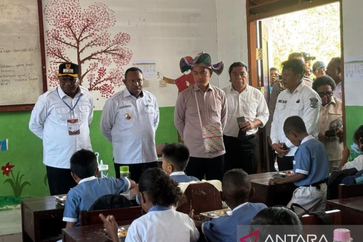 Kawal MBG di Raja Ampat, Wapres minta petugas SPPG evaluasi SOP