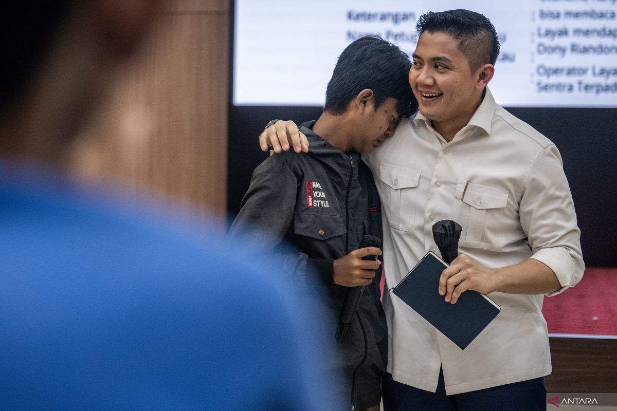 Seskab Teddy cek Sekolah Rakyat di Pejompongan, temui para calon siswa