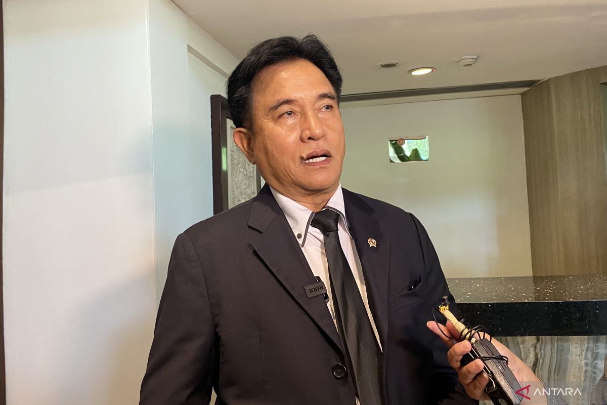 Yusril: Akademisi bebas mengkritik pemerintah